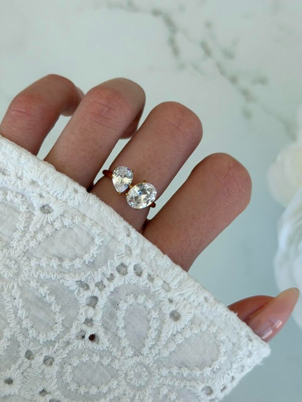 Sku0568 Retro Gold White Gemstone Women Minimalist Ring Stainless steel+gift bag